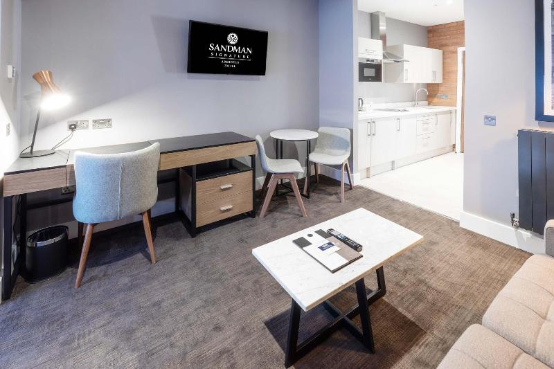 سوئیت با تخت بزرگ, Sandman Signature Aberdeen Hotel & Spa