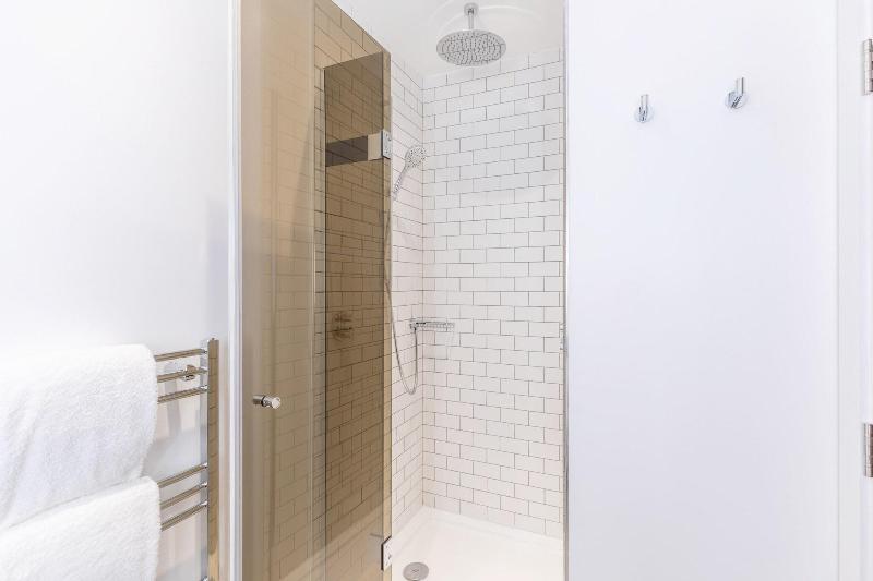 سوئیت با تخت بزرگ, Sandman Signature Aberdeen Hotel & Spa
