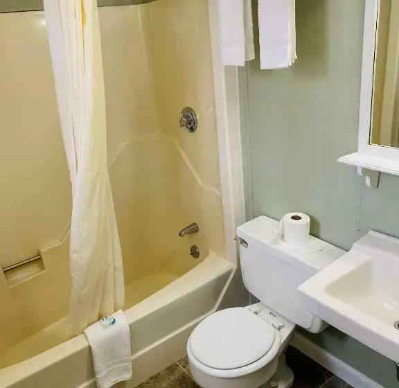 اتاق استاندارد با تخت بزرگ, Travelodge By Wyndham Lincoln Near White Mountain