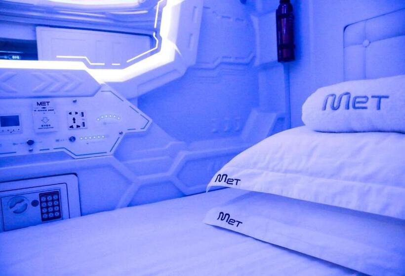 Capsule, Met A Space Pod At Arab Street