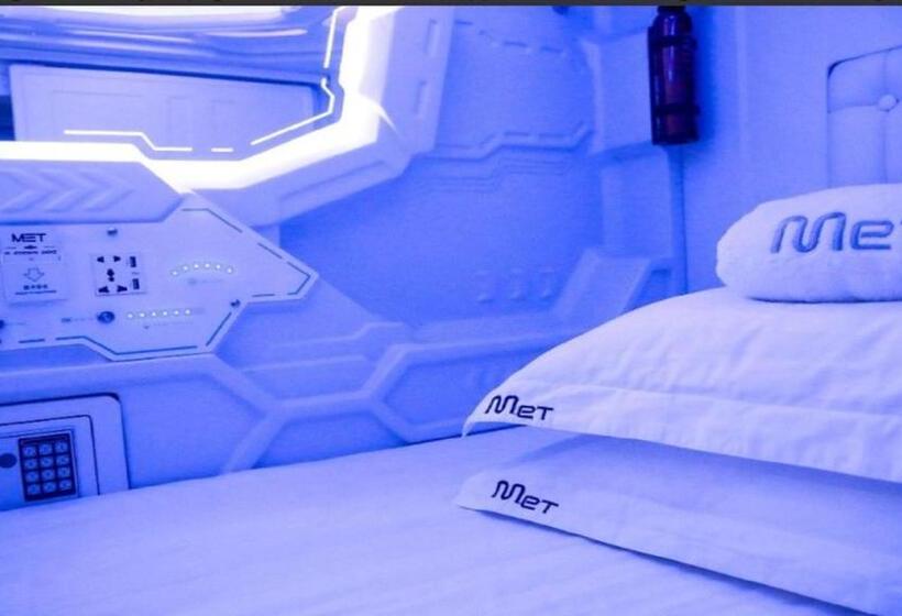 Capsule, Met A Space Pod At Arab Street