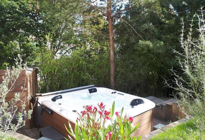 غرفة كومفورت ثلاثية, A L'ombre Des Pins