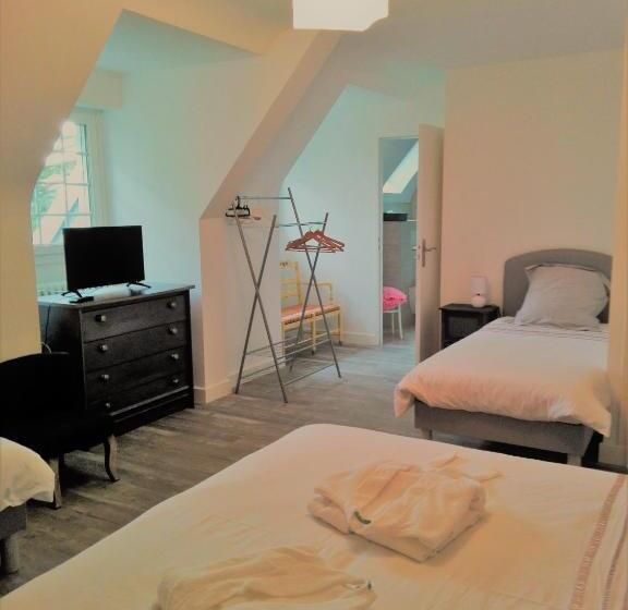 Camera Familiare, La Villa Des Fleurs D Ajoncs