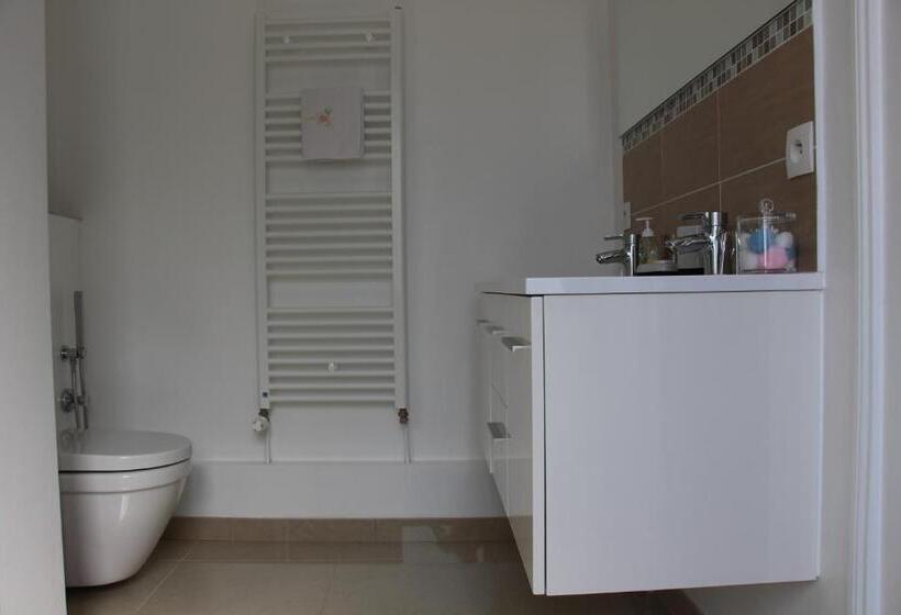 اتاق استاندارد, Propriété La Claire