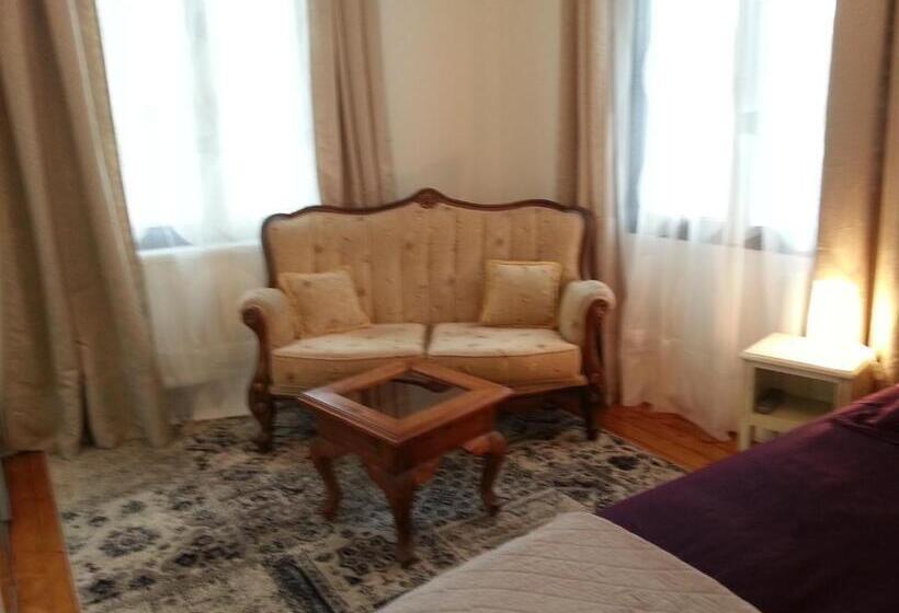 اتاق استاندارد, Propriété La Claire