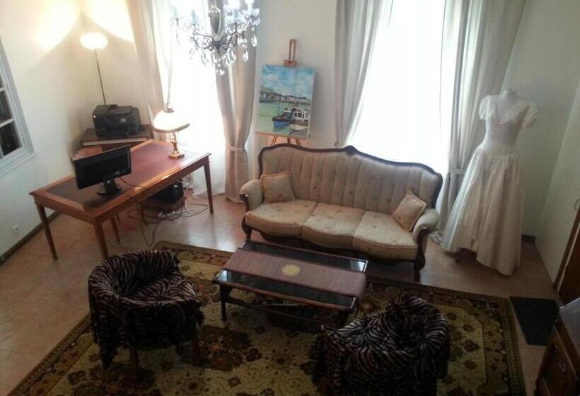 اتاق استاندارد, Propriété La Claire