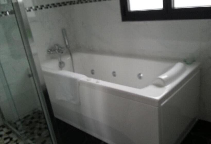 اتاق سوپریور, Propriété La Claire