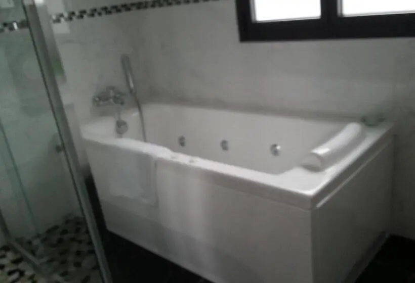 اتاق سوپریور, Propriété La Claire