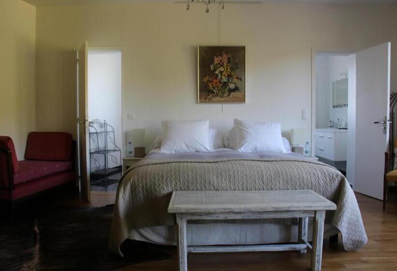 اتاق سوپریور, Propriété La Claire