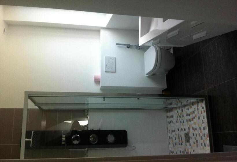 اتاق استاندارد سه تخته با چشمانداز باغ, Propriété La Claire