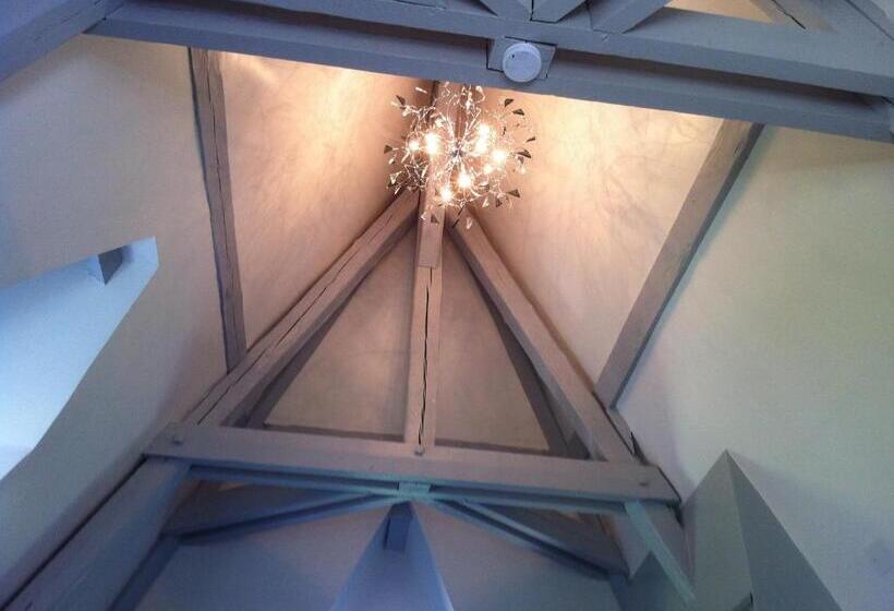 اتاق استاندارد سه تخته با چشمانداز باغ, Propriété La Claire