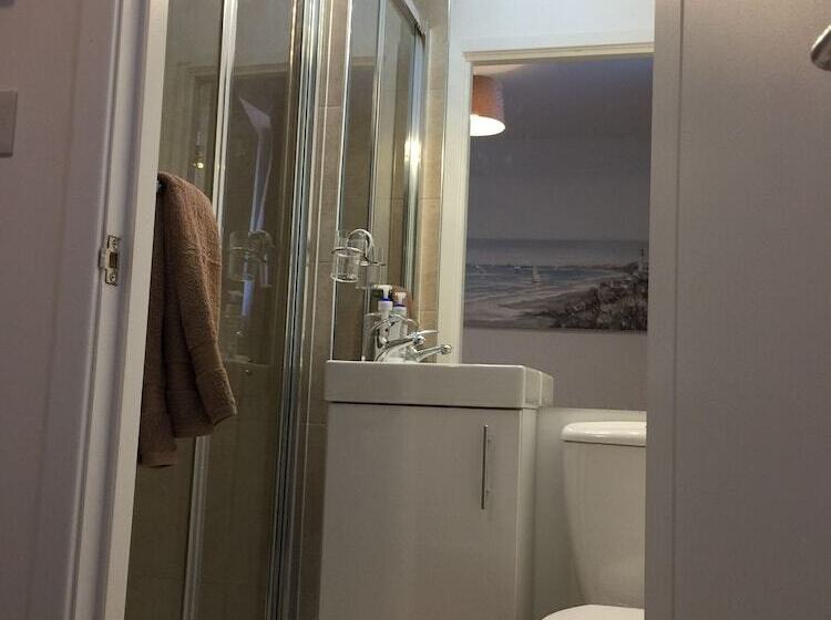 غرفة قياسية فردية, The Haven