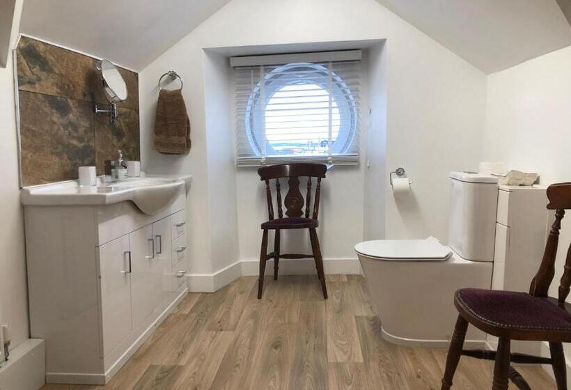 غرفة قياسية سرير كينج, The Haven