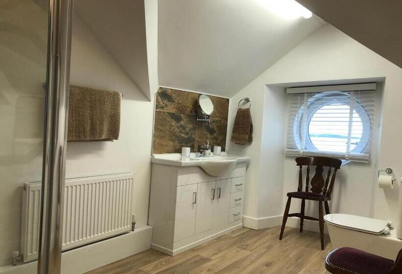 غرفة قياسية سرير كينج, The Haven