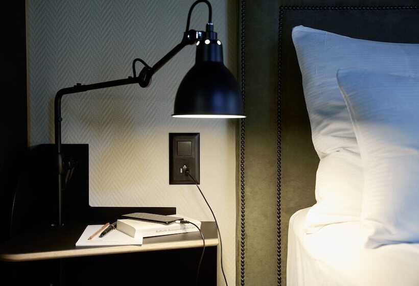استودیوی لوکس, Boutique Hotel Josef