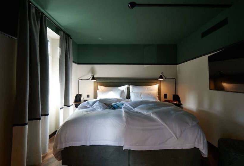 استودیوی لوکس, Boutique Hotel Josef