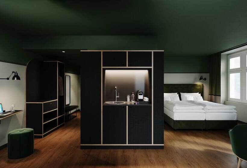 استودیوی لوکس, Boutique Hotel Josef