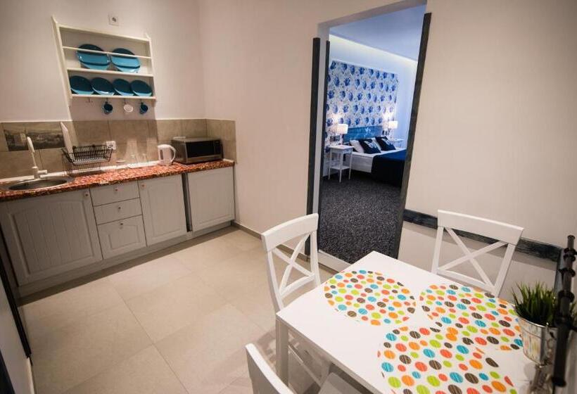 إستوديو ديلوكس, Central