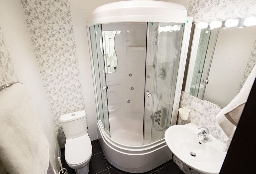 غرفة قياسية ثلاثية, Central