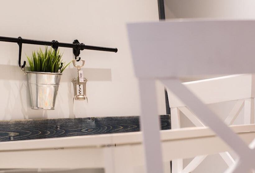 غرفة قياسية ثلاثية, Central