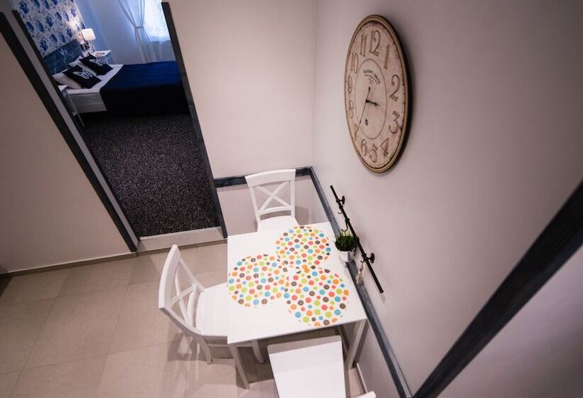 غرفة قياسية ثلاثية, Central