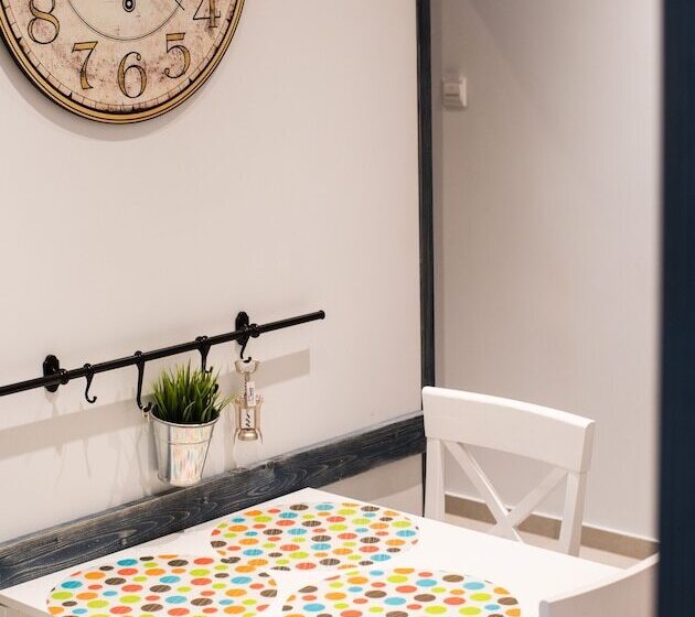 غرفة قياسية ثلاثية, Central