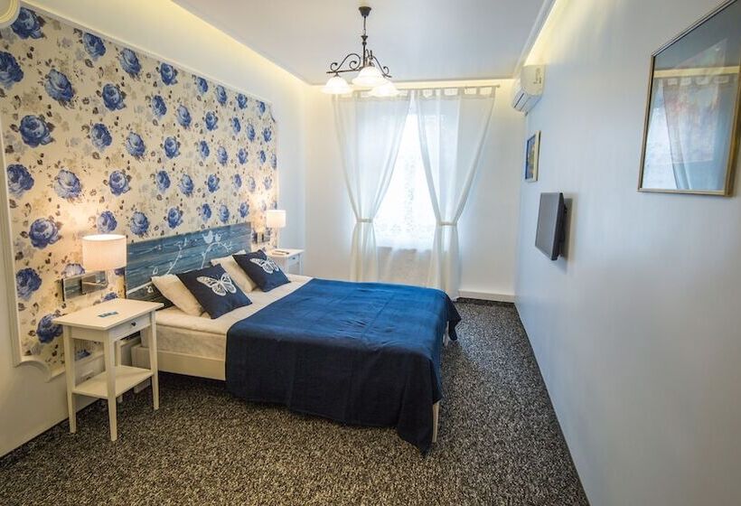 غرفة قياسية ثلاثية, Central