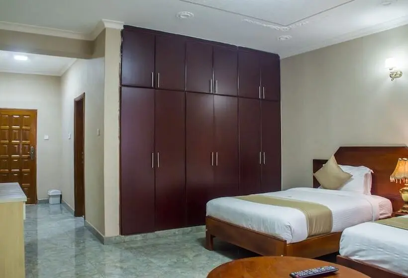 اتاق استاندارد, Eliana Kampala