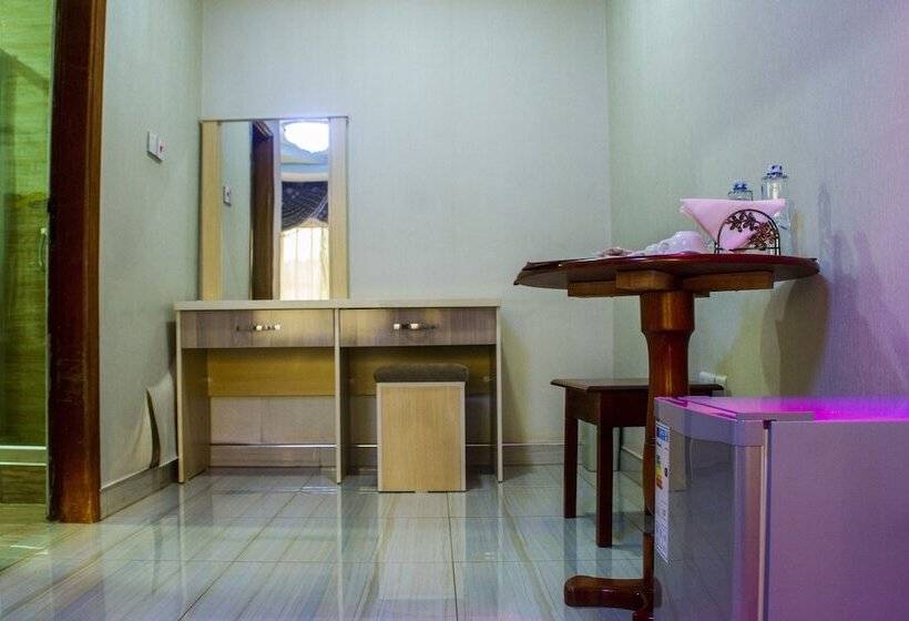 اتاق استاندارد, Eliana Kampala