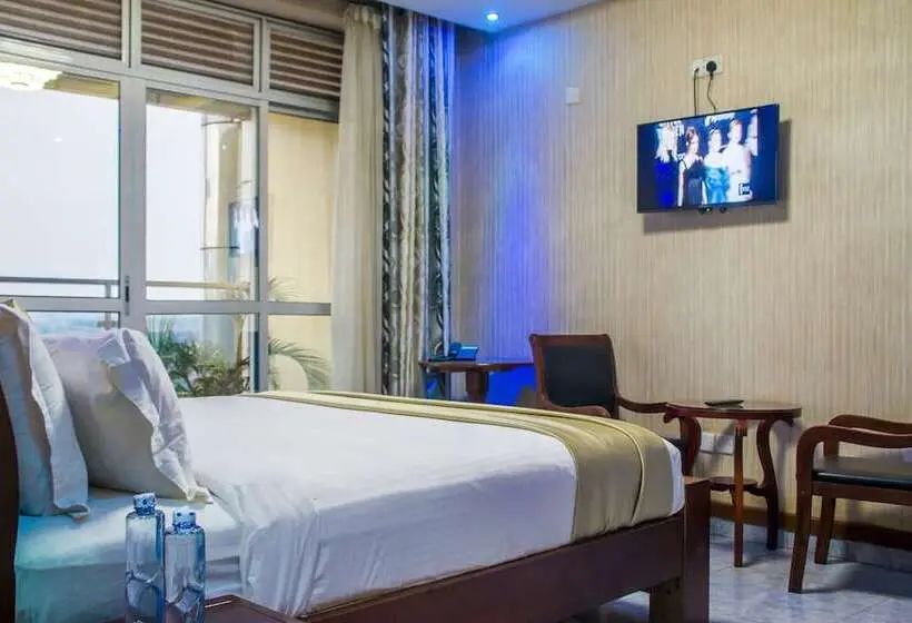 اتاق استاندارد یک نفره, Eliana Kampala