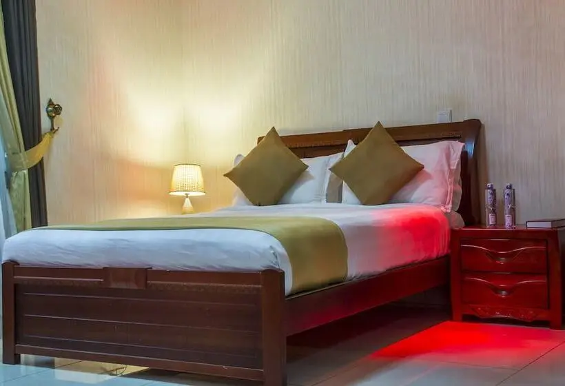 اتاق استاندارد, Eliana Kampala