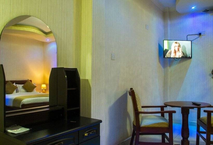 اتاق استاندارد, Eliana Kampala