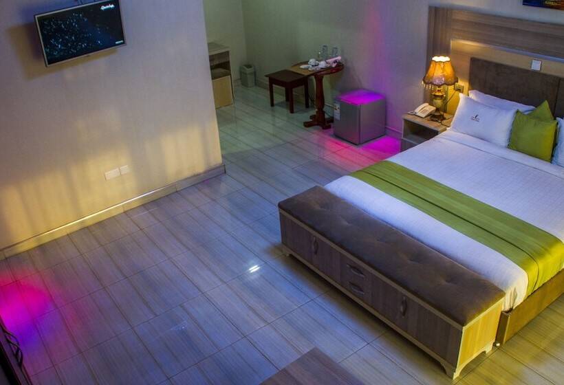 اتاق استاندارد, Eliana Kampala