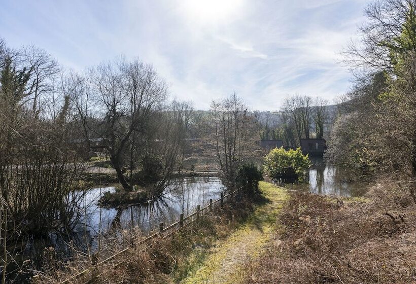 管理人员工作室, Herons Lake Retreat