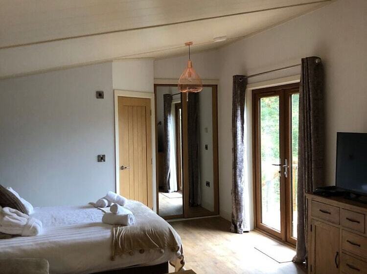 管理人员工作室, Herons Lake Retreat