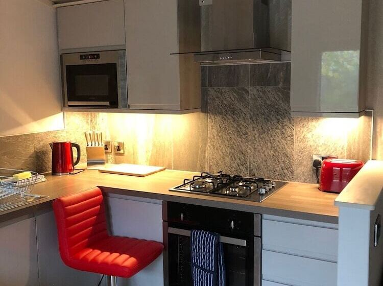 管理人员工作室, Herons Lake Retreat