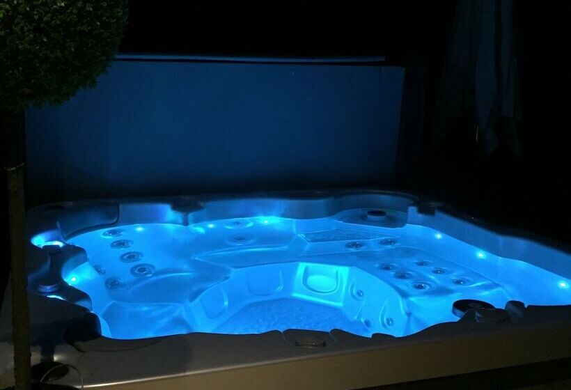 标准工作室, Herons Lake Retreat