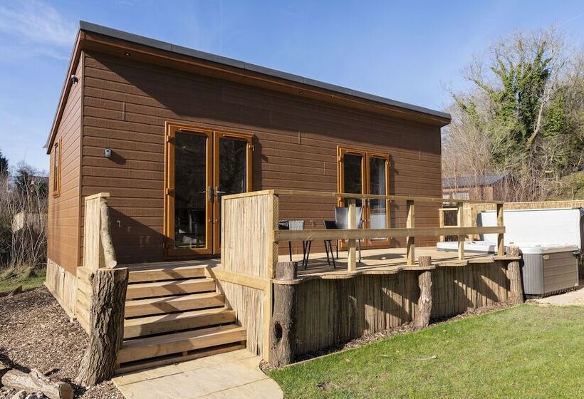 管理人员工作室, Herons Lake Retreat