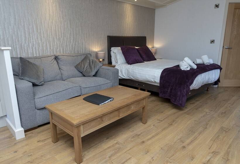 管理人员工作室, Herons Lake Retreat