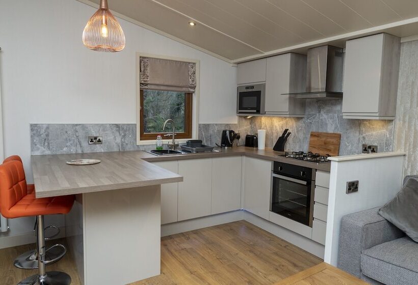 管理人员工作室, Herons Lake Retreat