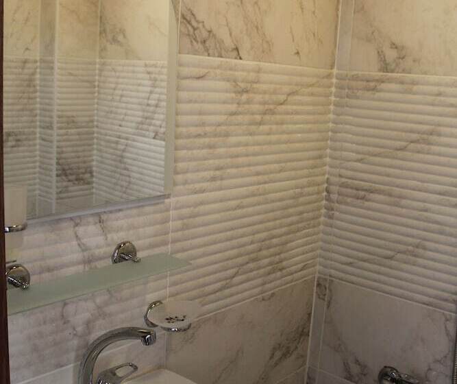 غرفة قياسية ثلاثية, Hüseyin Bey Konağı