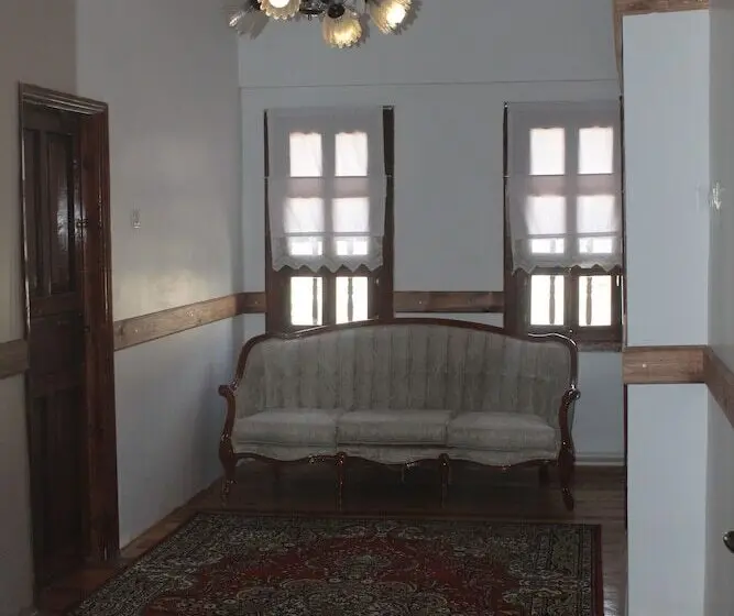 スタンダードトリプルルーム, Hüseyin Bey Konağı