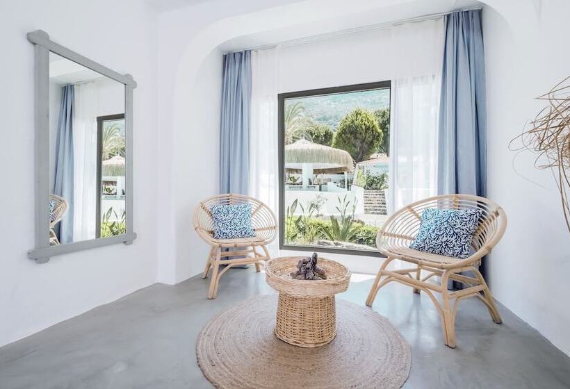 Номер Стандарт Вид на Бассейн, Kassandra Boutique