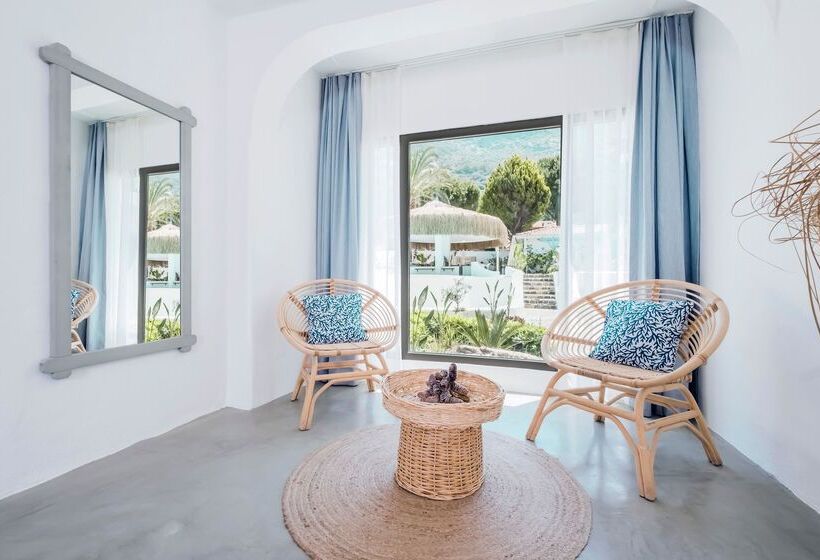 Номер Стандарт Вид на Бассейн, Kassandra Boutique