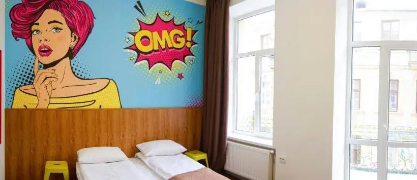 اتاق استاندارد با بالکن, Pop Art Hostel