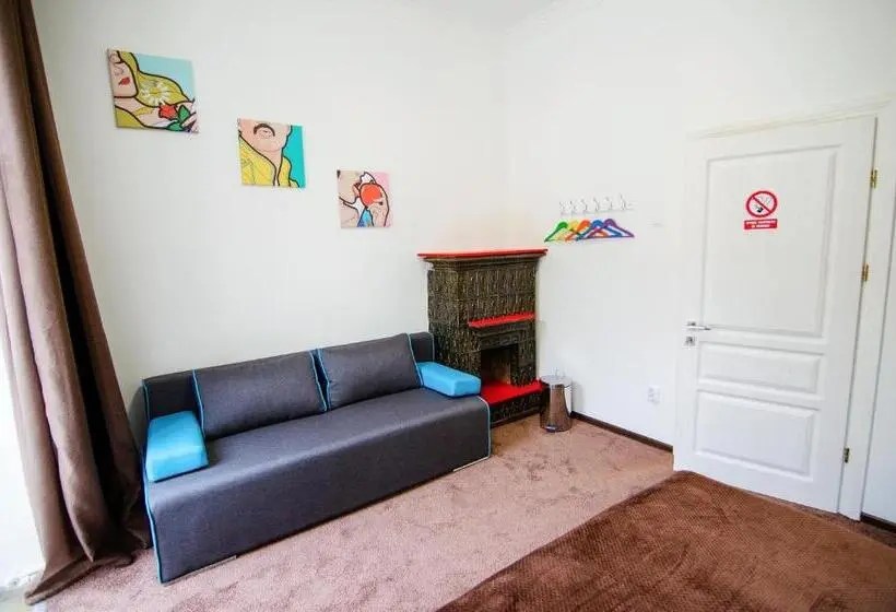 اتاق استاندارد با بالکن, Pop Art Hostel