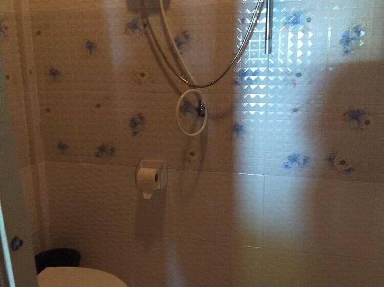 בקתה סופריור, Jungle Hill Beach Bungalow