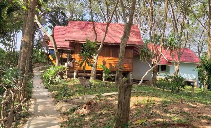 بانگلوی استاندارد, Jungle Hill Beach Bungalow