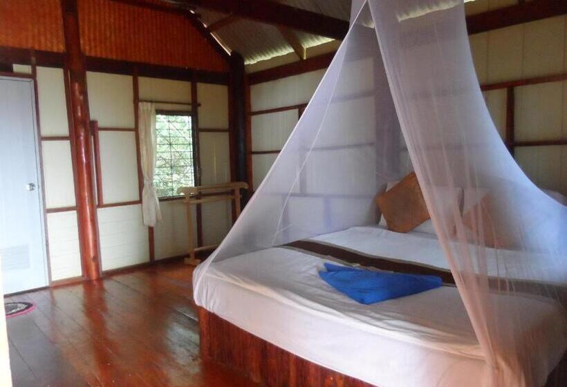 בקתה סופריור, Jungle Hill Beach Bungalow