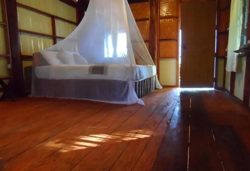 بانگلوی سوپریور, Jungle Hill Beach Bungalow